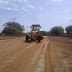 Prefeitura da Prata intensifica recuperação de estradas vicinais em zonas rurais.