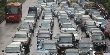 Jakarta Kembali Diterjang Banjir, Macet & Pohon Tumbang Jakarta Kembali Diterjang Banjir, Macet & Pohon Tumbang
