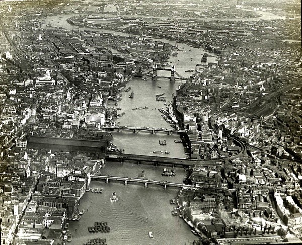 This is What Tower Bridge Looked Like  in 1922 