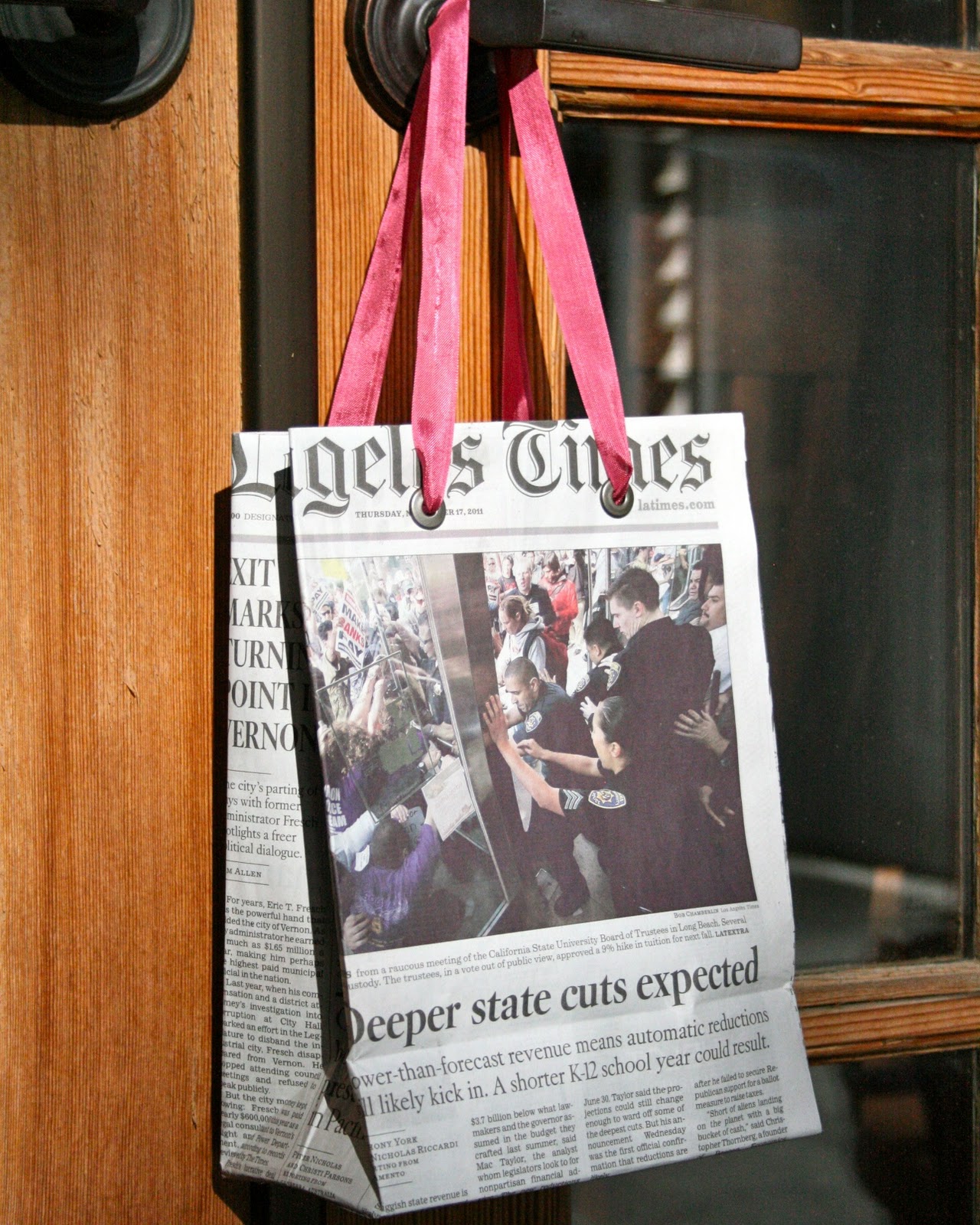 Hokiecoyote Blog DIY Paper Bag from Newspaper