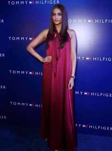 sonam kapoor wallpapers Hot Sonam Kapoor wallpapers in HD