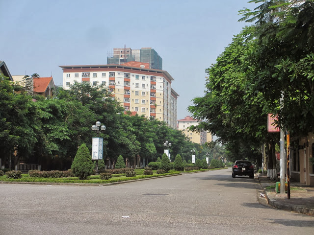 Mặt phố Nguyễn Duy Trinh