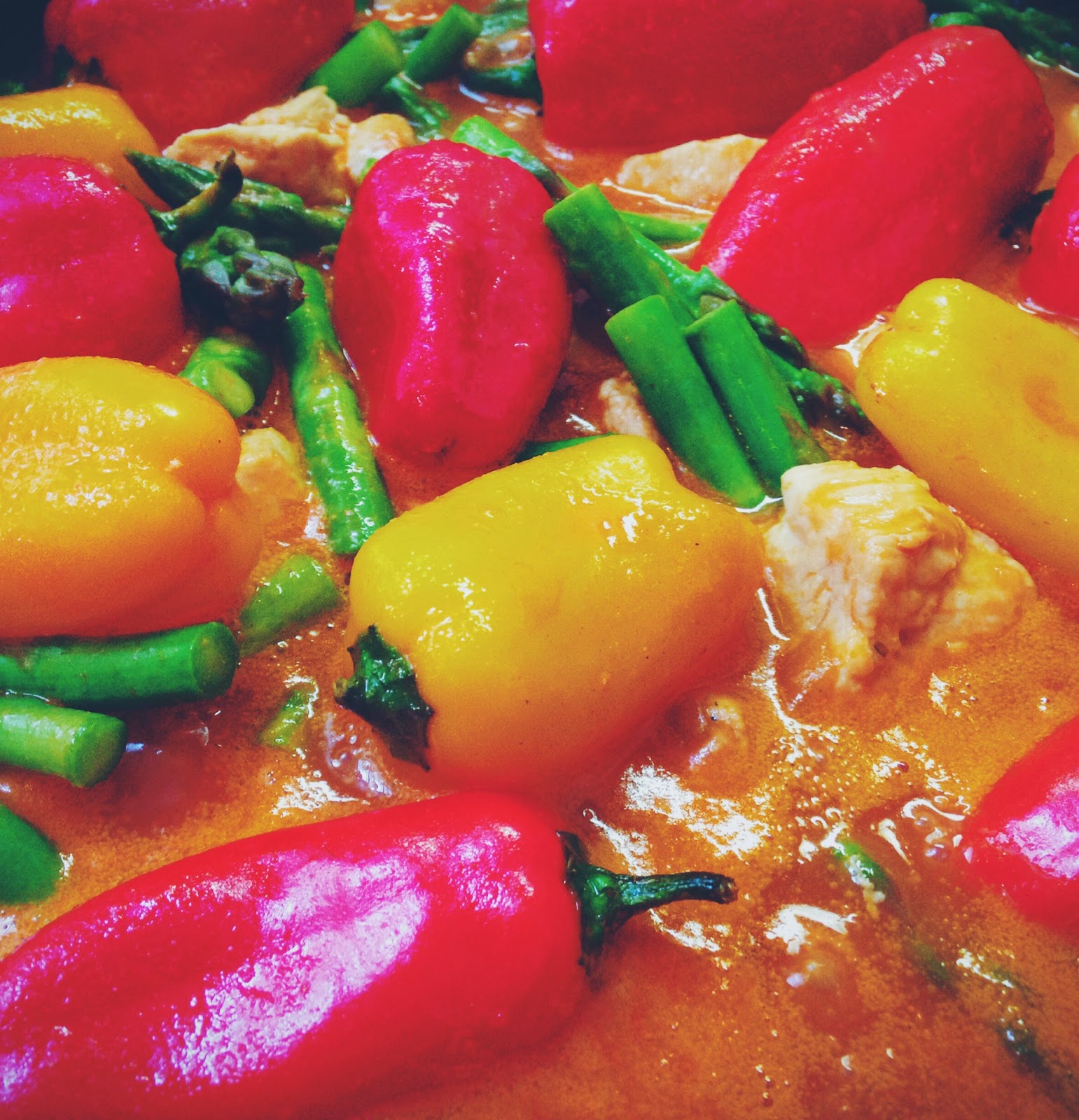 Sofie's Kitchen Healthy Thai Chicken with Bell Peppers