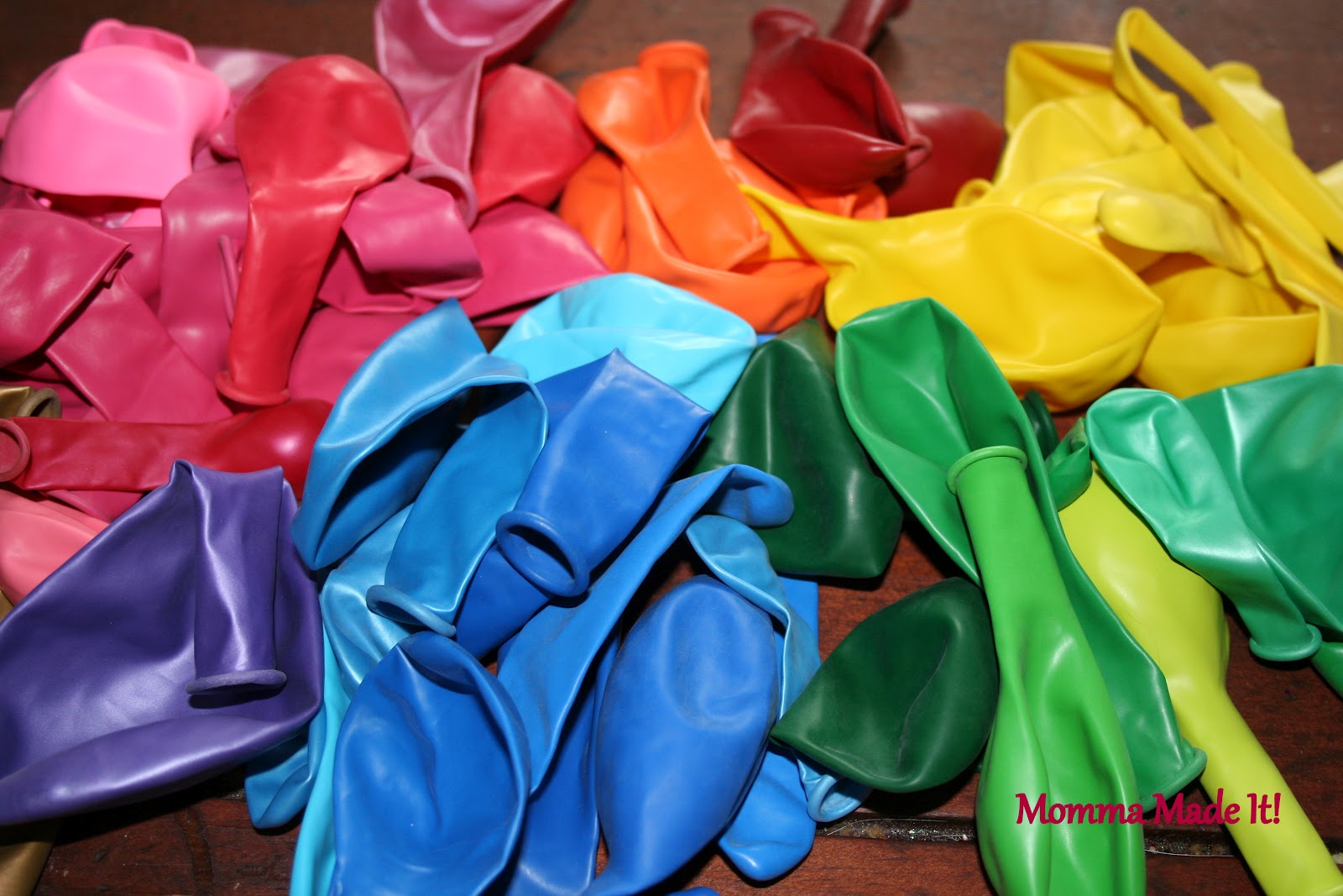 Momma Made it! Sesame Street Party! DIY Balloon Wreath!