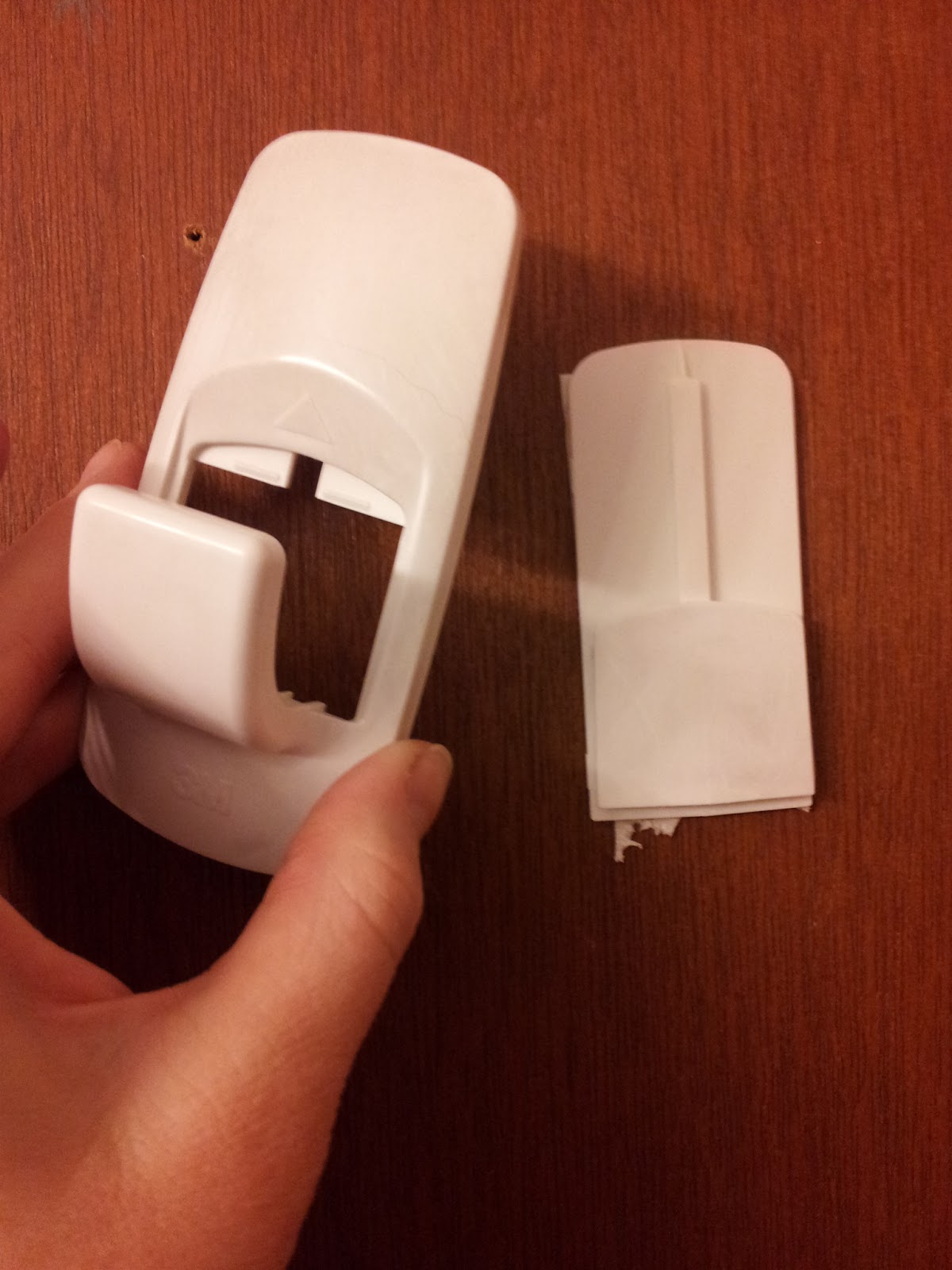 Another Broke Mom How to Remove Broken Command Brand Strips