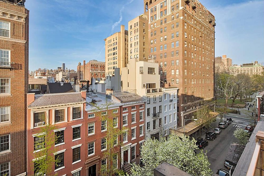 Modern Townhouse With Loft Design New York City