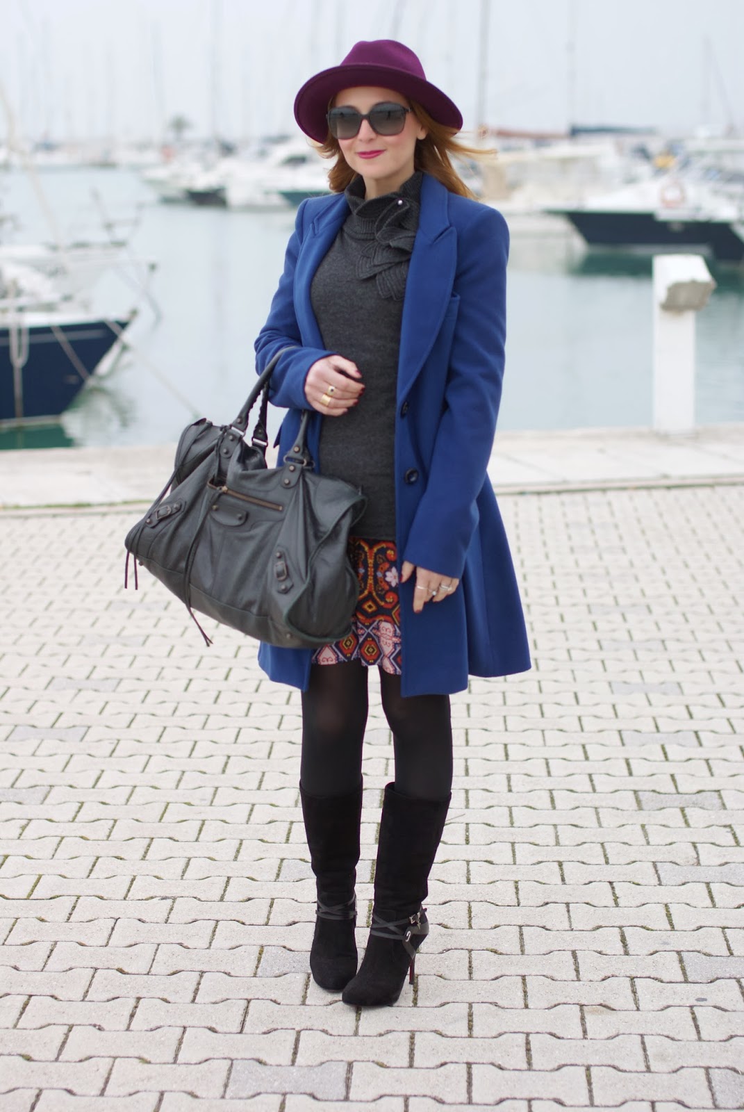 Paola Frani cappotto, cobalt blue coat, Naf Naf miniskirt, Balenciaga work bag, Cesare Paciotti boots, Fashion and Cookies, fashion blogger
