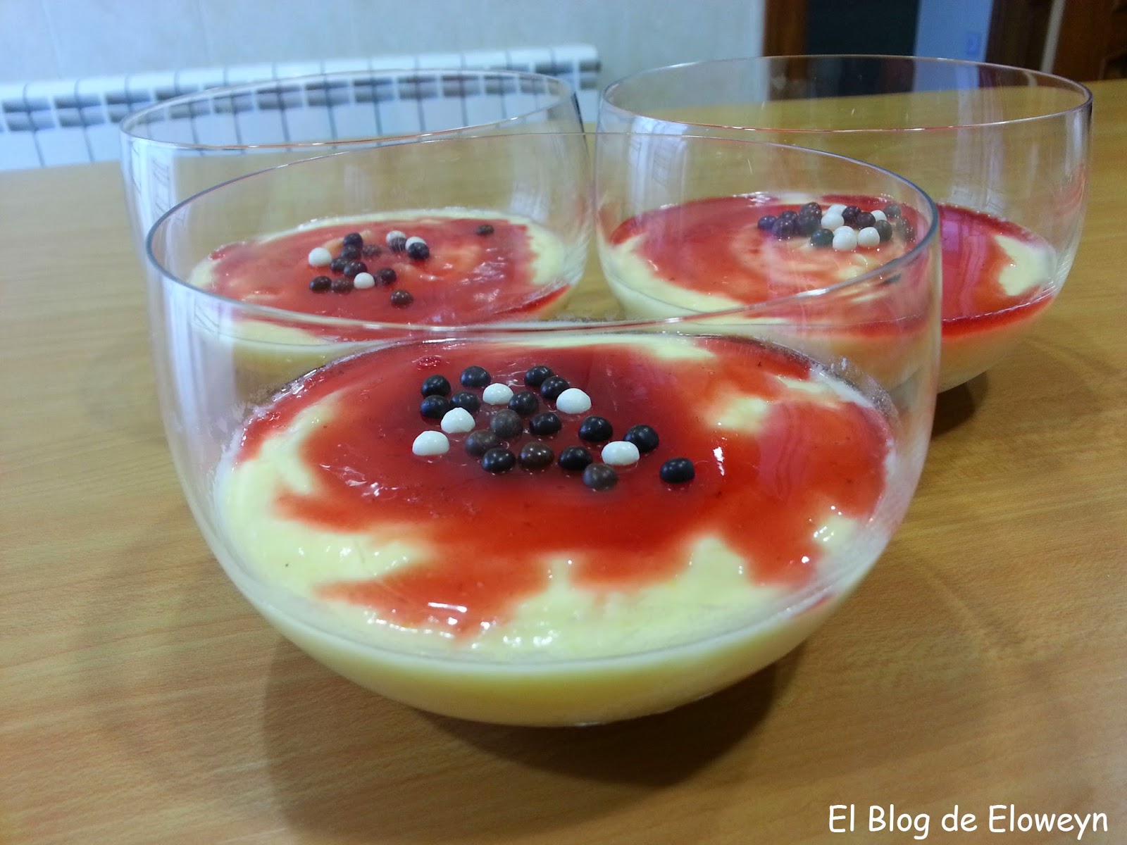 Natillas De Naranja Con Sirope De Fresa
