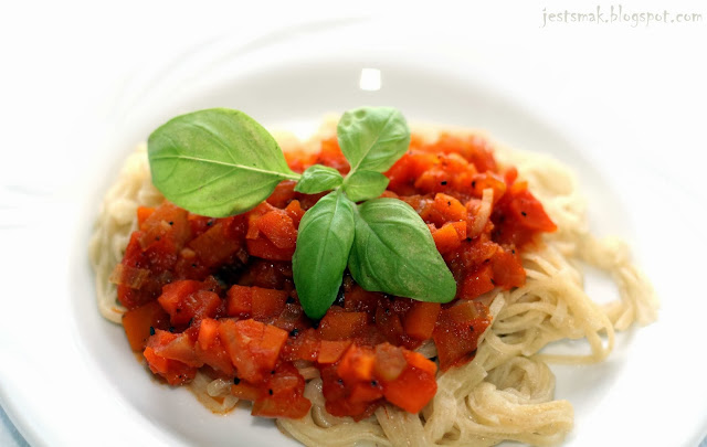 Spaghetti z sosem