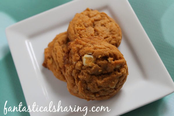 Pumpkin Pudding Toffee Nut Cookies | Perfect soft & chewy pumpkin cookies with white chocolate, walnuts, and toffee bits #cookies #pumpkin #recipe