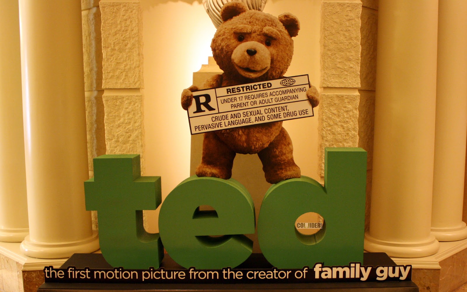 http://4.bp.blogspot.com/-SJHJFKfGLvI/UHO0aNrexzI/AAAAAAAALss/e_Kl-br27MQ/s1600/ted_movie-wide.jpg