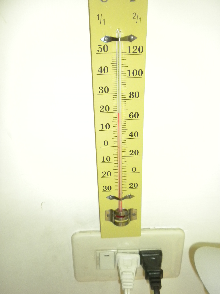Mike's Trip: Dorm tip #314 - dual thermometers