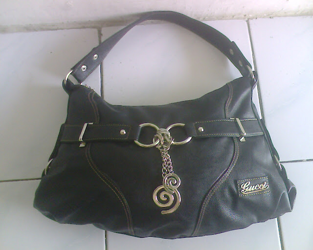 harga tas wanita branded merk guess kw warna hitam harga tas wanita branded merk guess kw warna hitam