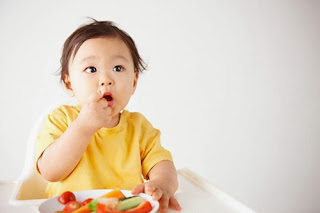 Bạn có thể cho bé ăn tăng cường thêm sữa để bổ sung năng lượng cho bé