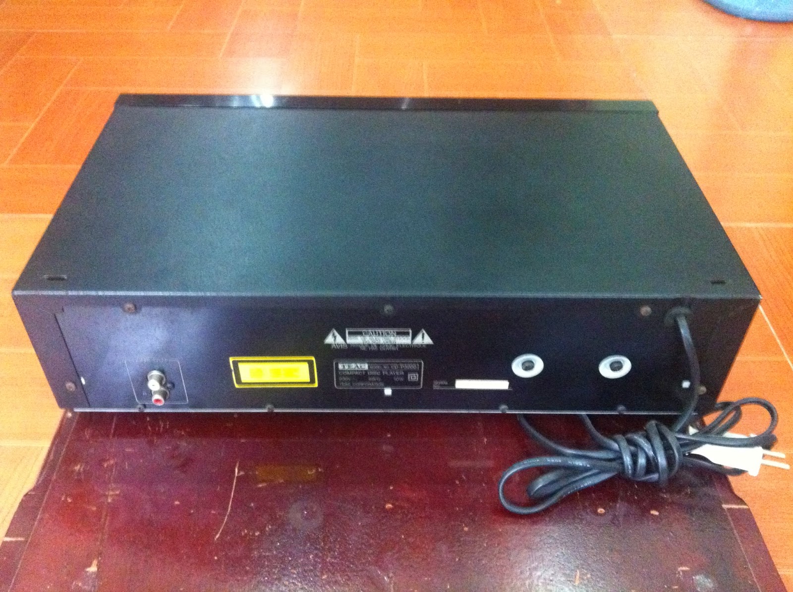 Mặt sau đầu CD - Teac P3200 Mặt sau đầu CD - Teac P3200