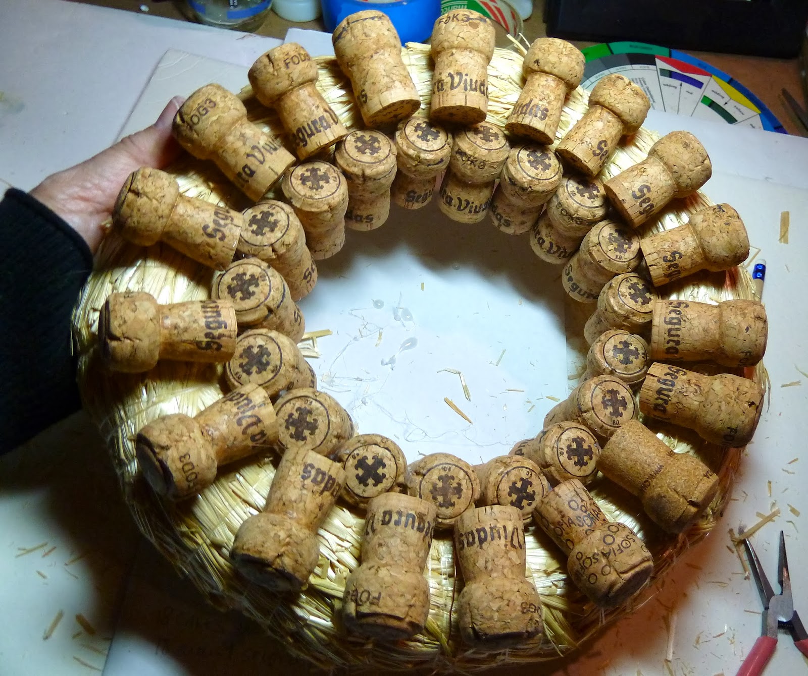 Make it easy crafts Recycled wine and champagne cork wreath with bow