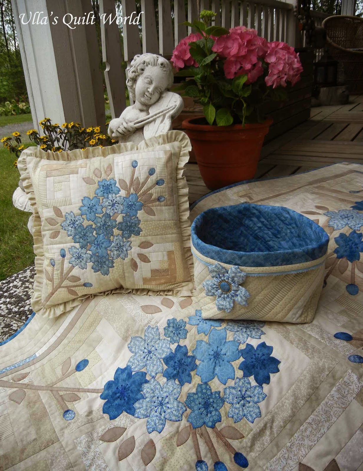 Ulla's Quilt World Flower quilt blanket and pillowcase, Cherry blossom