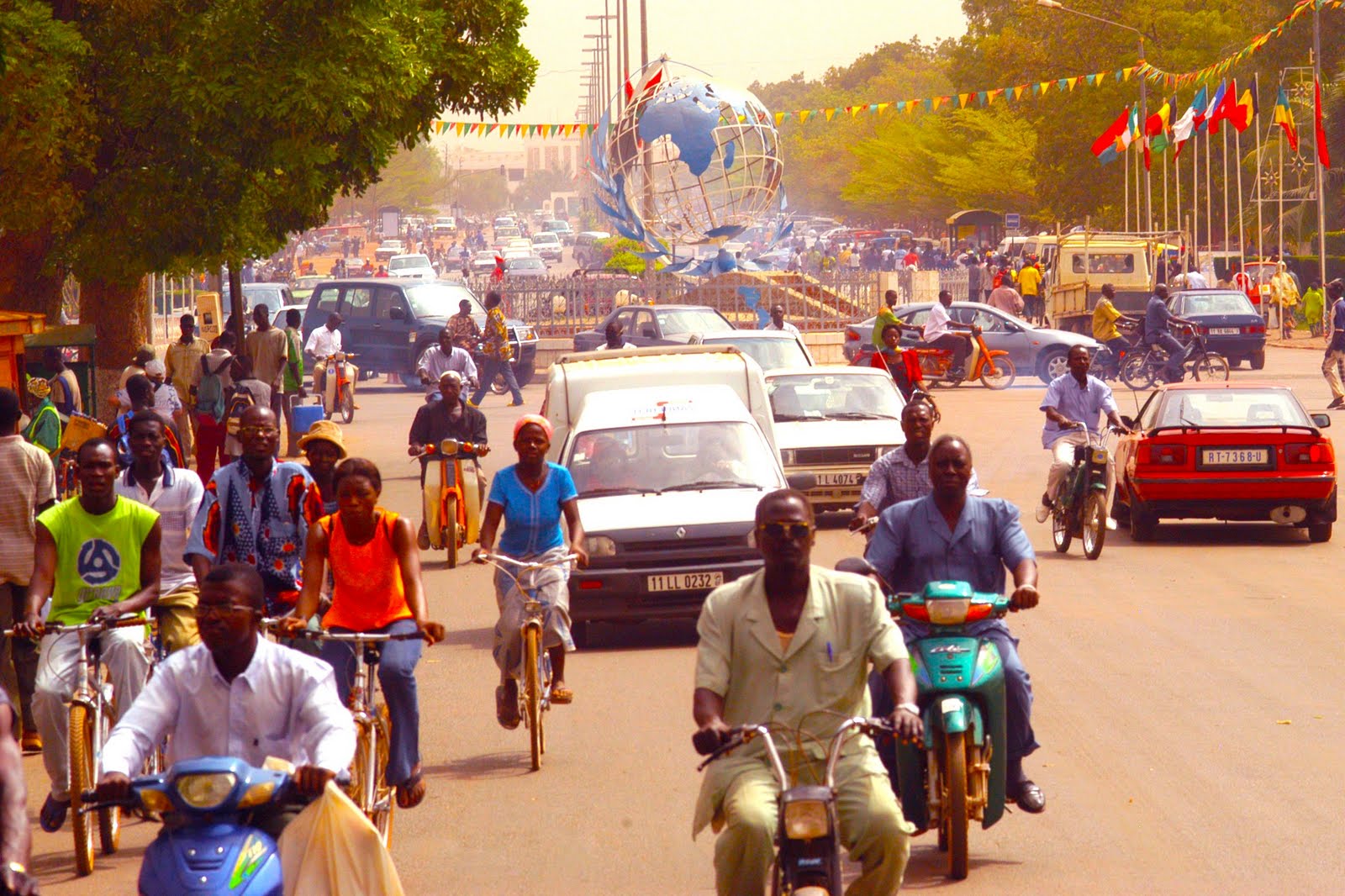 http://4.bp.blogspot.com/-SN04s57BH2Y/TfkE3Vtj4YI/AAAAAAAADFY/-SSFDXrlhR8/s1600/place_nations_unies_Ouagadougou.JPG
