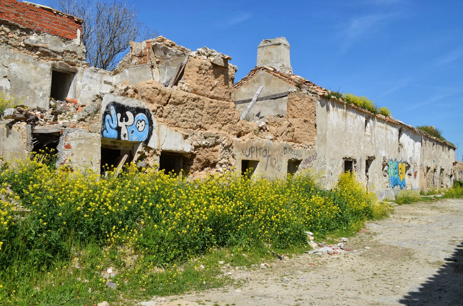 URBAN EXPLORATION Ghost Town Abandoned Castle, Fort and Town OREJAS