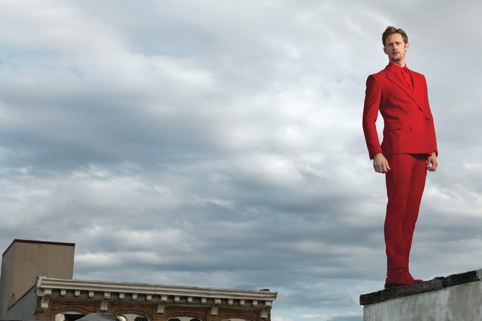 http://4.bp.blogspot.com/-SNiWmeI22xc/T8WmWN6OuHI/AAAAAAAAHXk/2MC-ilpNJyY/s1600/7_Alexander_Skarsgard_07-1800x1200.jpg
