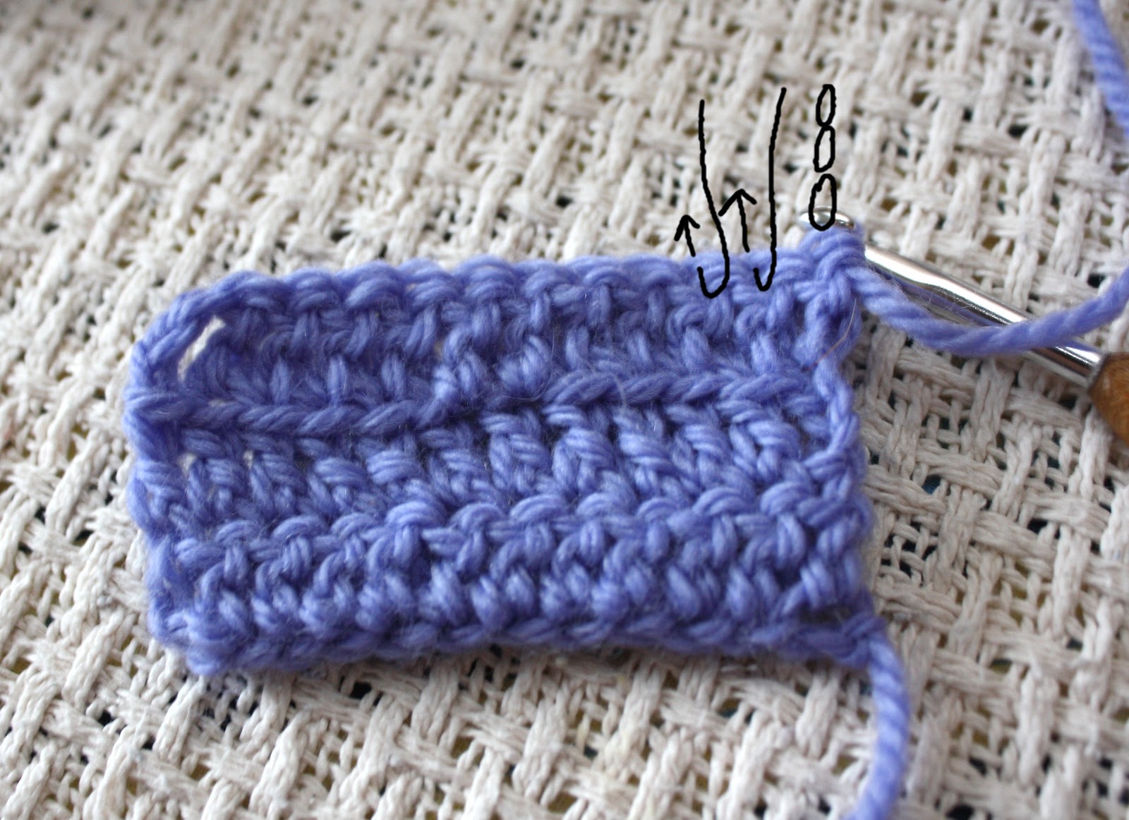 How To Crochet a Heart: {crochet basics} turning chains