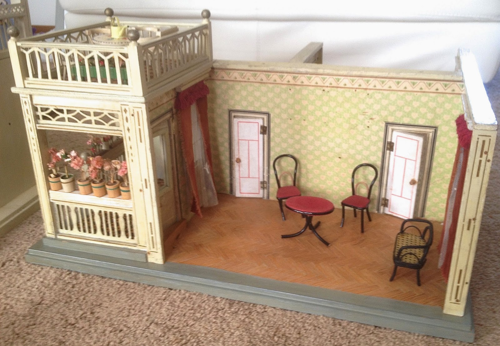 Susan's Mini Homes Antique Doll House Room Box with Front and back rooms