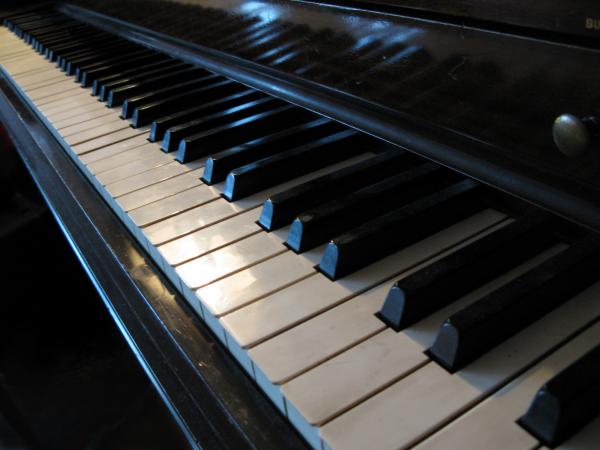 piano keys photo