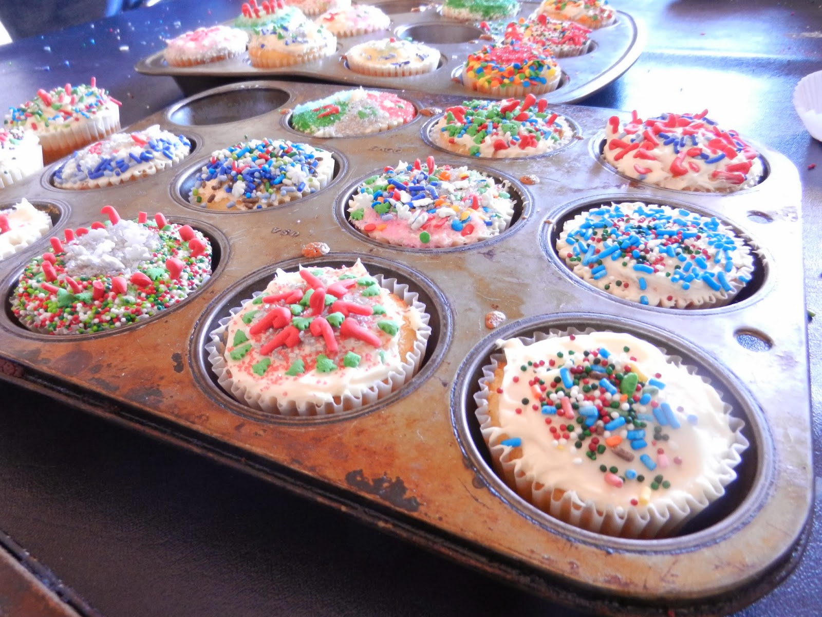 holiday cupcakes pictures holiday cupcakes pictures