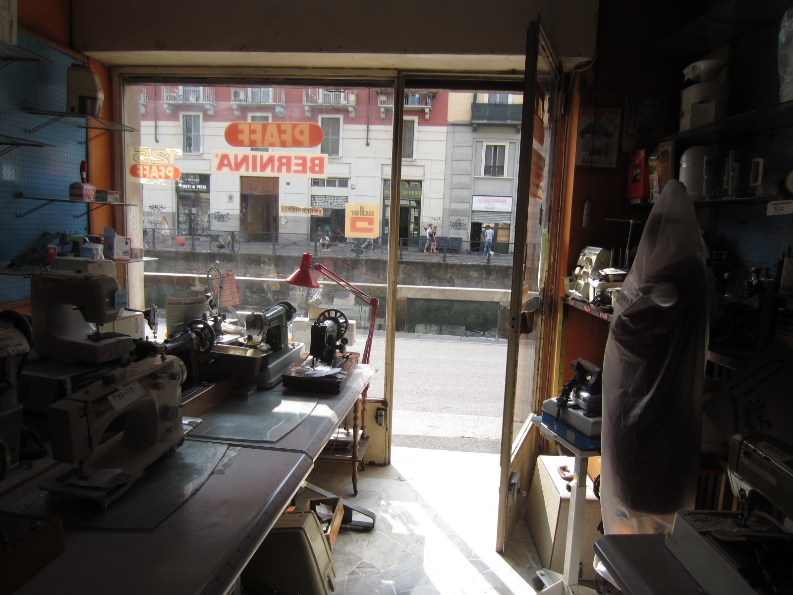Retro Tech Geneva Sunday Sewing Machines Visiting A Milanese Repair Shop