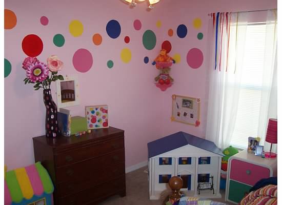 Love Bug Living: Polka Dot Girls Room