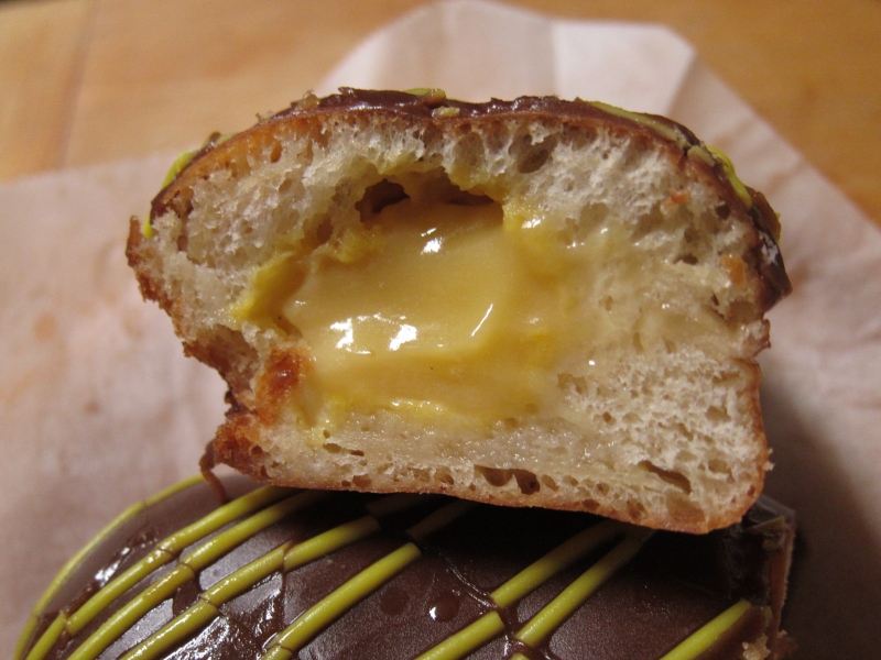 Review Krispy Kreme Banana Creme Eclair Brand Eating