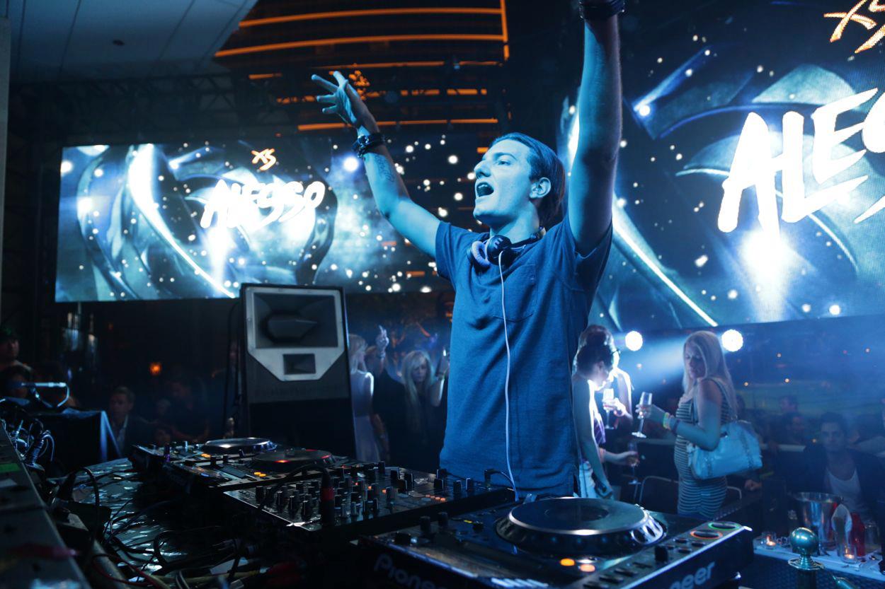 http://4.bp.blogspot.com/-SQQxWj6izGY/UQxN54v50YI/AAAAAAAAAI4/Hs7Xokvg3Hk/s1600/alesso-live-hd-wallpaper-8.jpg