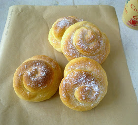 coconut-saffron snail bread