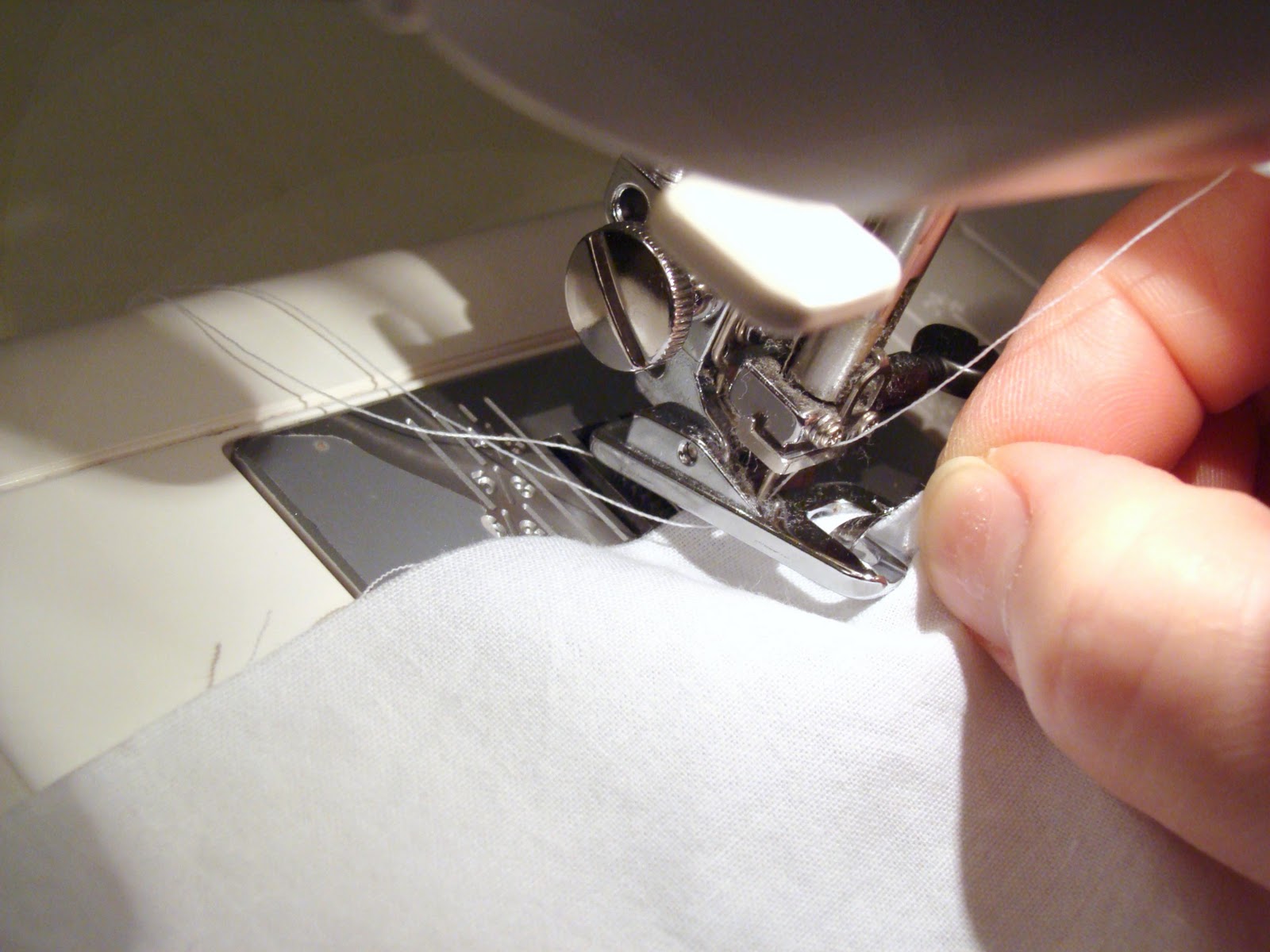Shannon Sews How to use a Hemmer Foot a.k.a how to sew a rolled hem