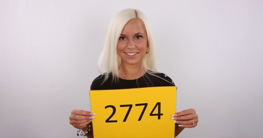 Чешская проститутка Адела пытается показать себя на кастинге с хорошей стороны 