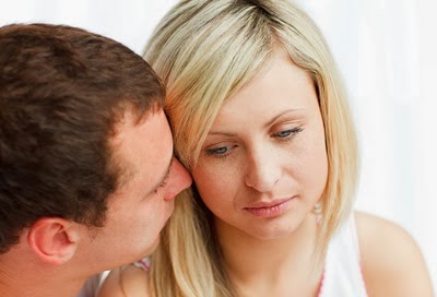 Why You Keep Falling In Love With The Wrong Person ?! Man_Kissing_A_Sad_Woman_love - Why You Keep Falling In Love With The Wrong Person