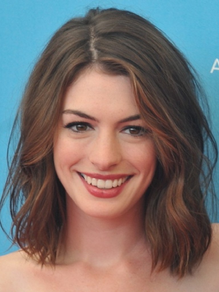 Hollywood Stars: Anne Hathaway Profile and Images