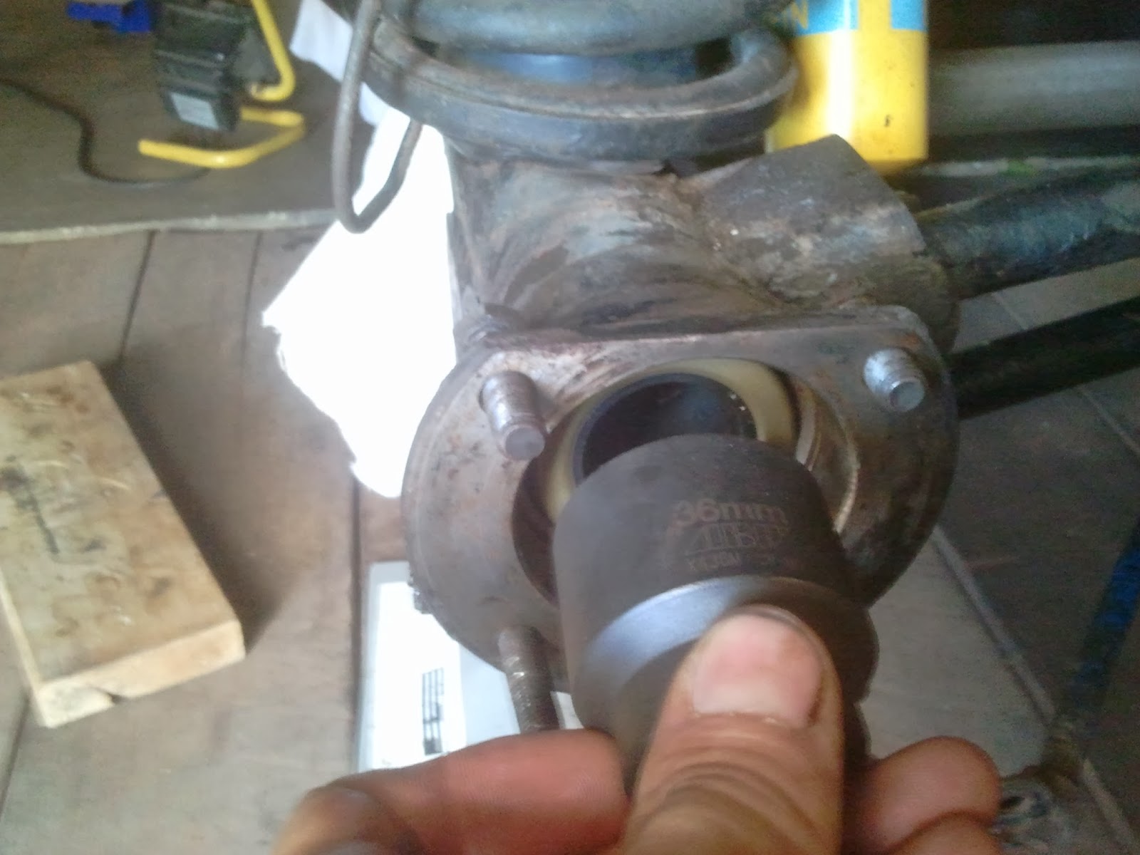 36 mm socket to tap in the new oil seal rear axle Volvo 122S 36 mm socket to tap in the new oil seal rear axle Volvo 122S