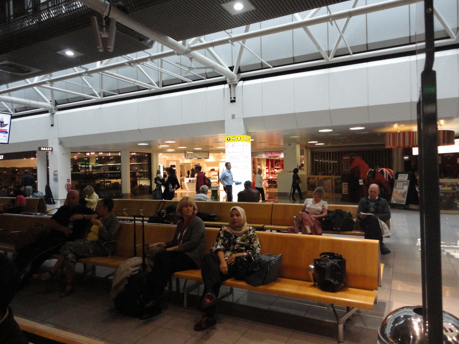 DUTAMAS SHOPPING AT TERMINAL 4, HEATHROW, LONDON AND BACK HOME TO