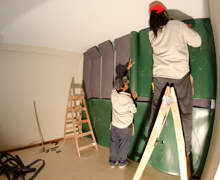 We have installed an acoustic system in our hotel.