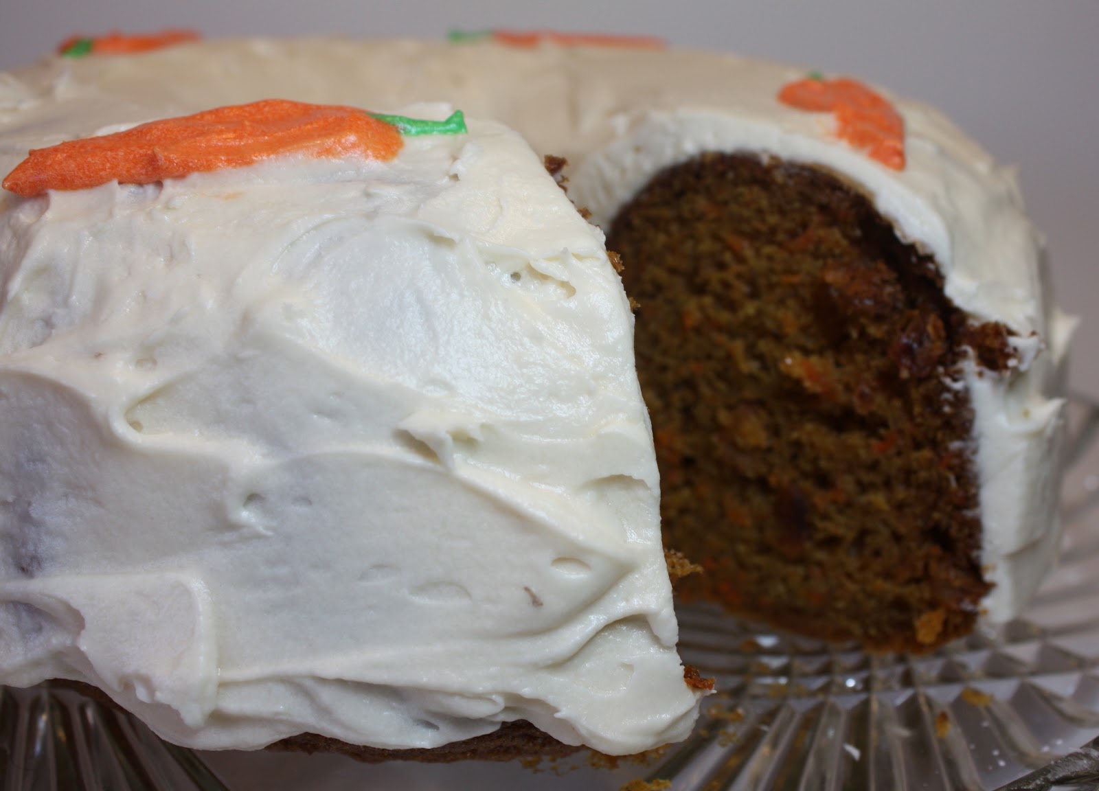 Thimbles, Bobbins, Paper and Ink Cake Dome Sunday 20 Carrot Cake