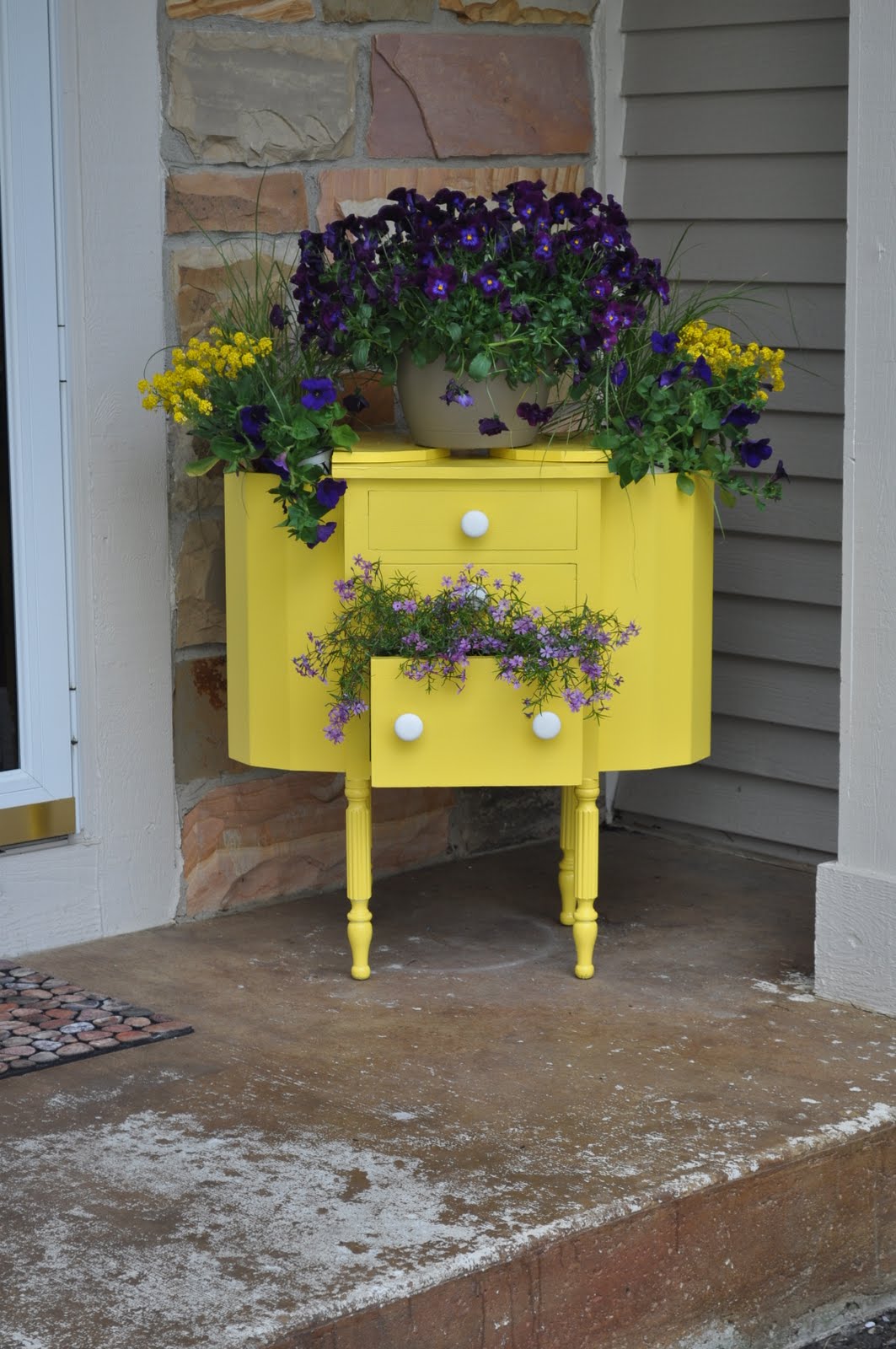 28 Creative DIY Ideas To Recycle Old Furniture Into An Enchanted Garden