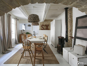 The conversion of a village house near Uzès, a feature of the magazine of decoration 'e-magDECO'