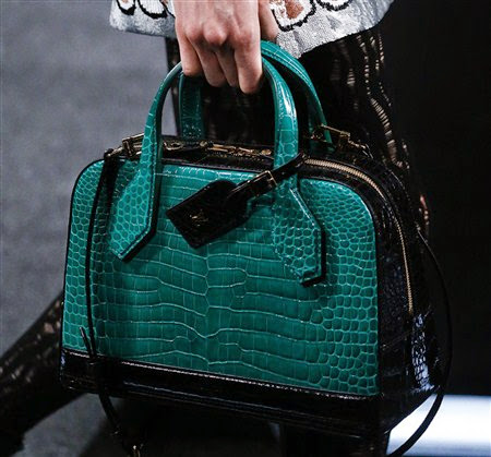 desain tas louis vuitton terbaru 2017/2018 hasil rancangan Nicolas Ghesquiere desain tas louis vuitton terbaru 2017/2018 hasil rancangan Nicolas Ghesquiere