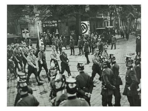 L'autre côté de la colline: Une guerre de rue : communistes et nazis dans la bataille pour Berlin (1929-1933)