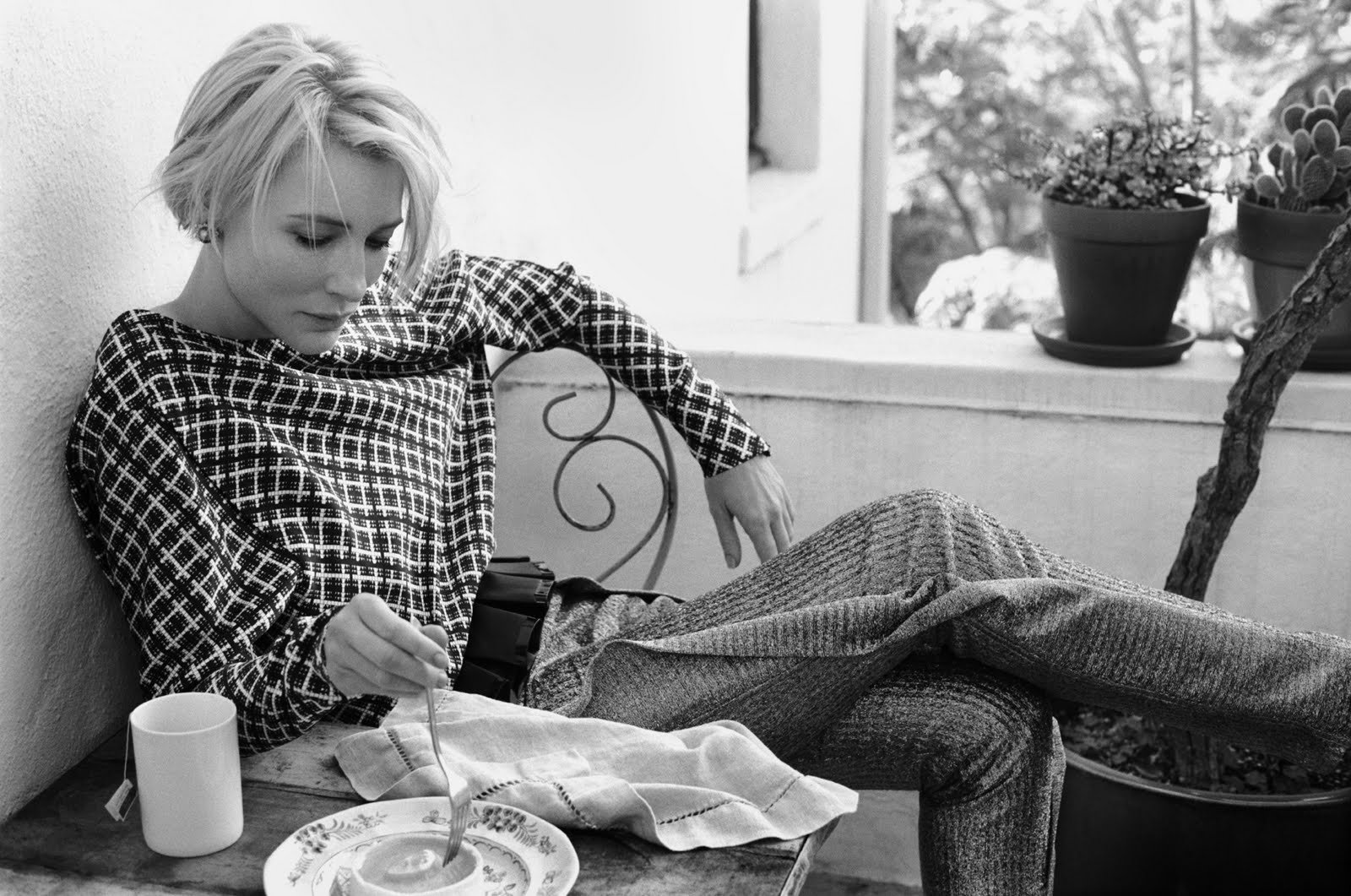 http://4.bp.blogspot.com/-SX7GonHIBd8/TlZr3NLjujI/AAAAAAAAG1c/2M5FPSOkpWg/s1600/Cate_Blanchett_Cass_Bird_Photoshoot_2011_06.jpg