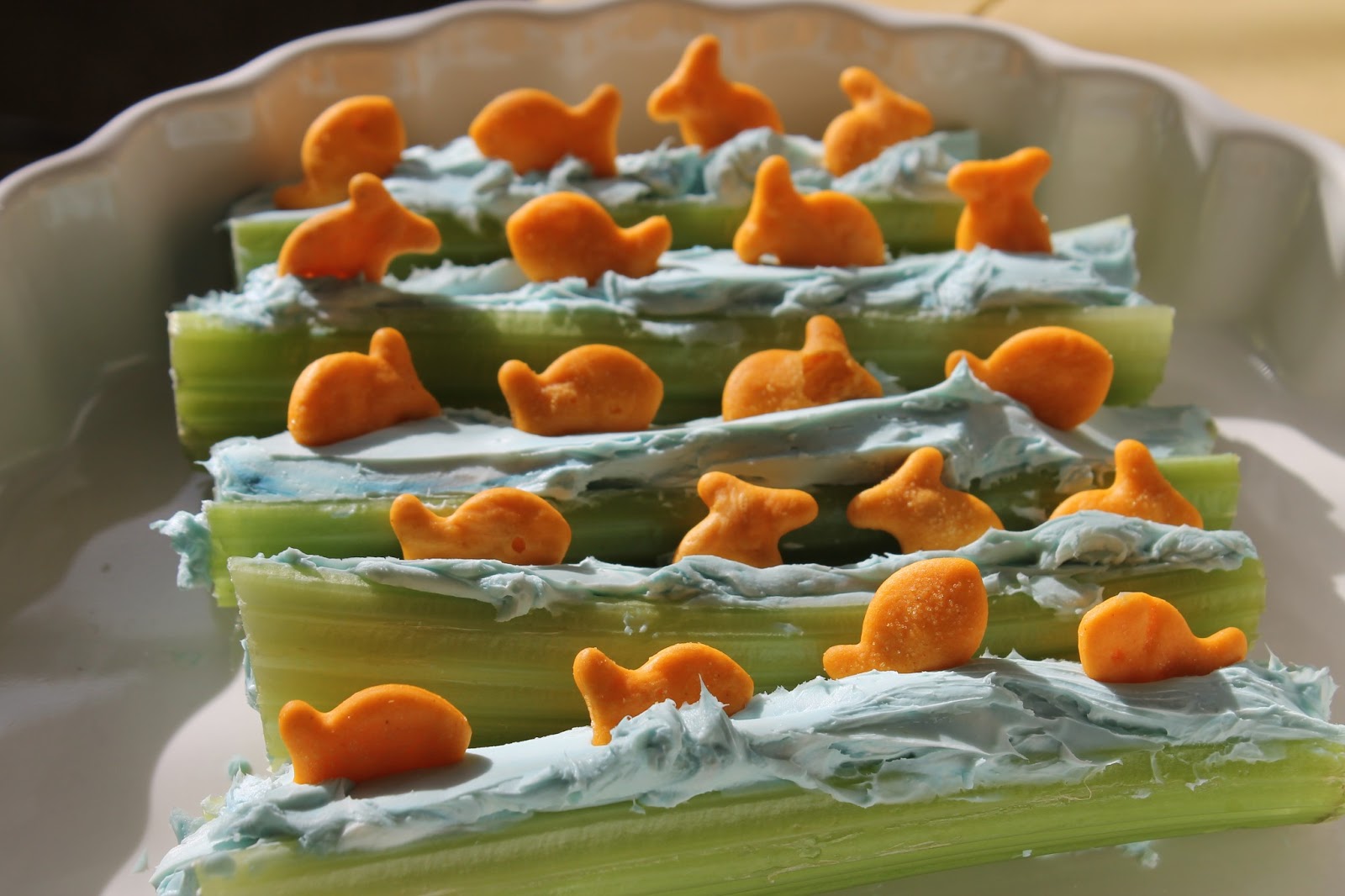 Apples 4 Bookworms: Snack: F is for Fish