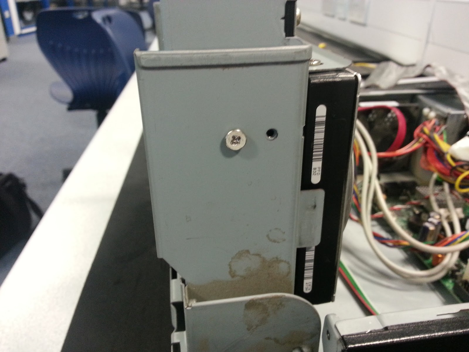 Bit by Bit Computer How to connect CDDVD drive to your computer?