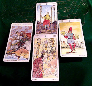 Tirada de Cuatro Cartas Tarot Aries Abril 2013 - Caballo de Espadas, 2 de Oros, 3 de Bastos y 7 de Copas