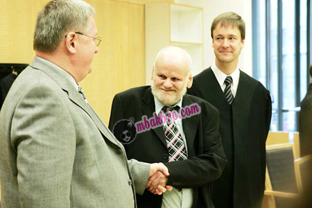 Fritz Moen bersama pengacara Fritz Moen bersama pengacara